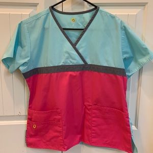 Wonder Wink scrub top!  Size medium!